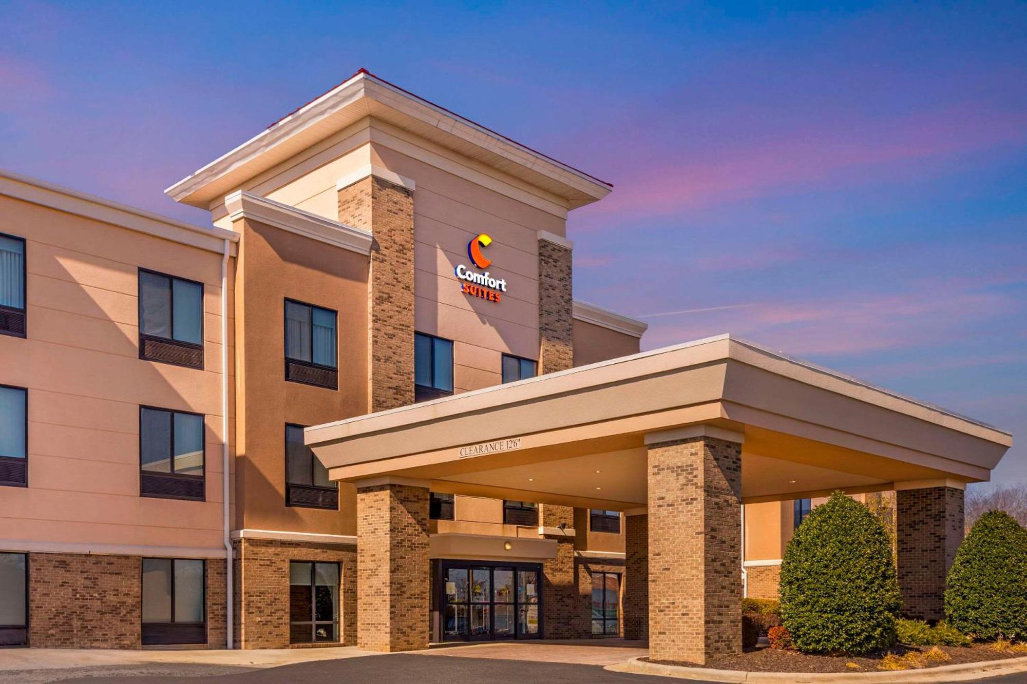 คอมฟอร์ต สวีท วิตเซตต์ - กรีนส์โบโร อีสต์ Hotel Whitsett ภายนอก รูปภาพ