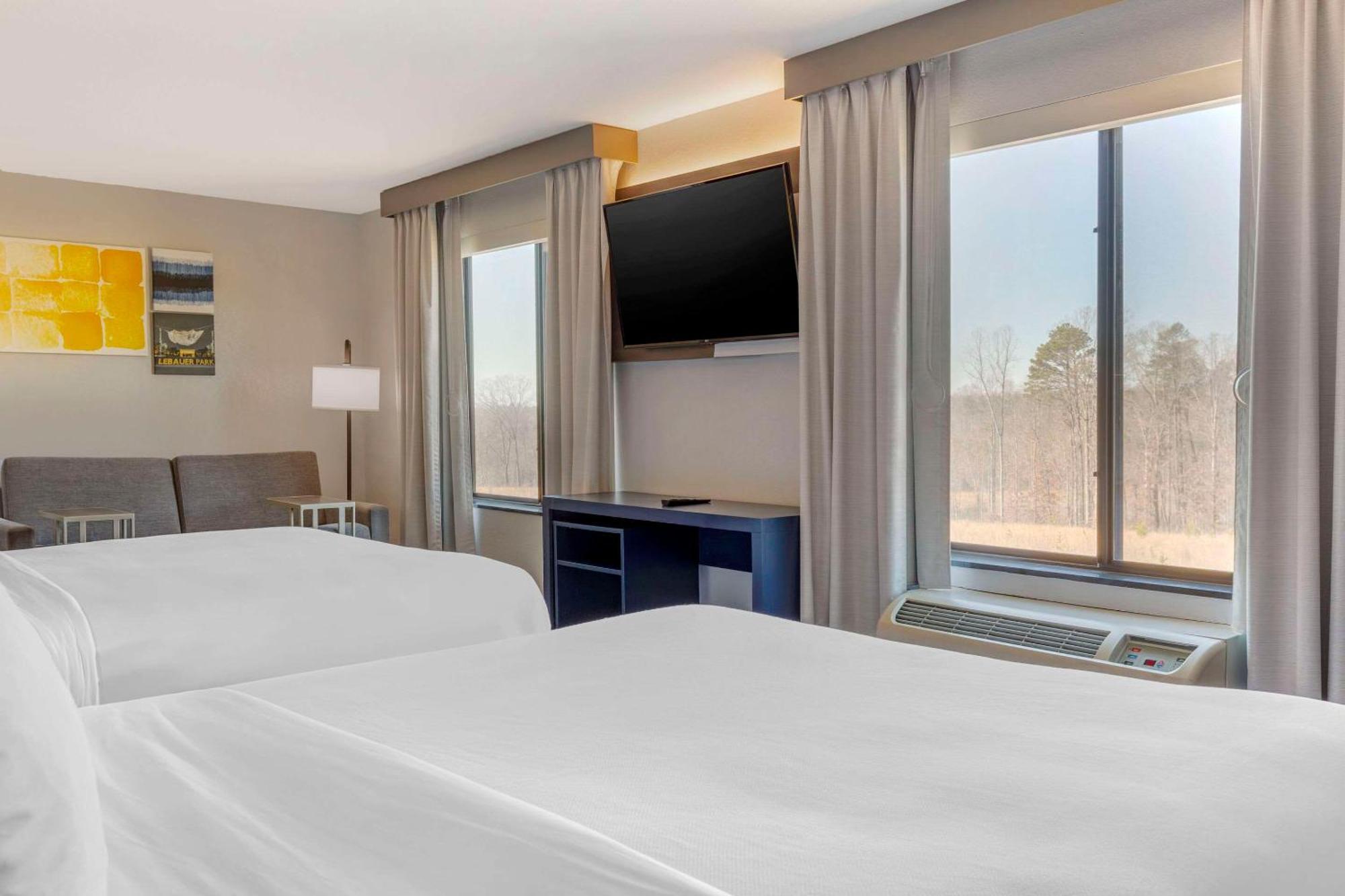 คอมฟอร์ต สวีท วิตเซตต์ - กรีนส์โบโร อีสต์ Hotel Whitsett ภายนอก รูปภาพ