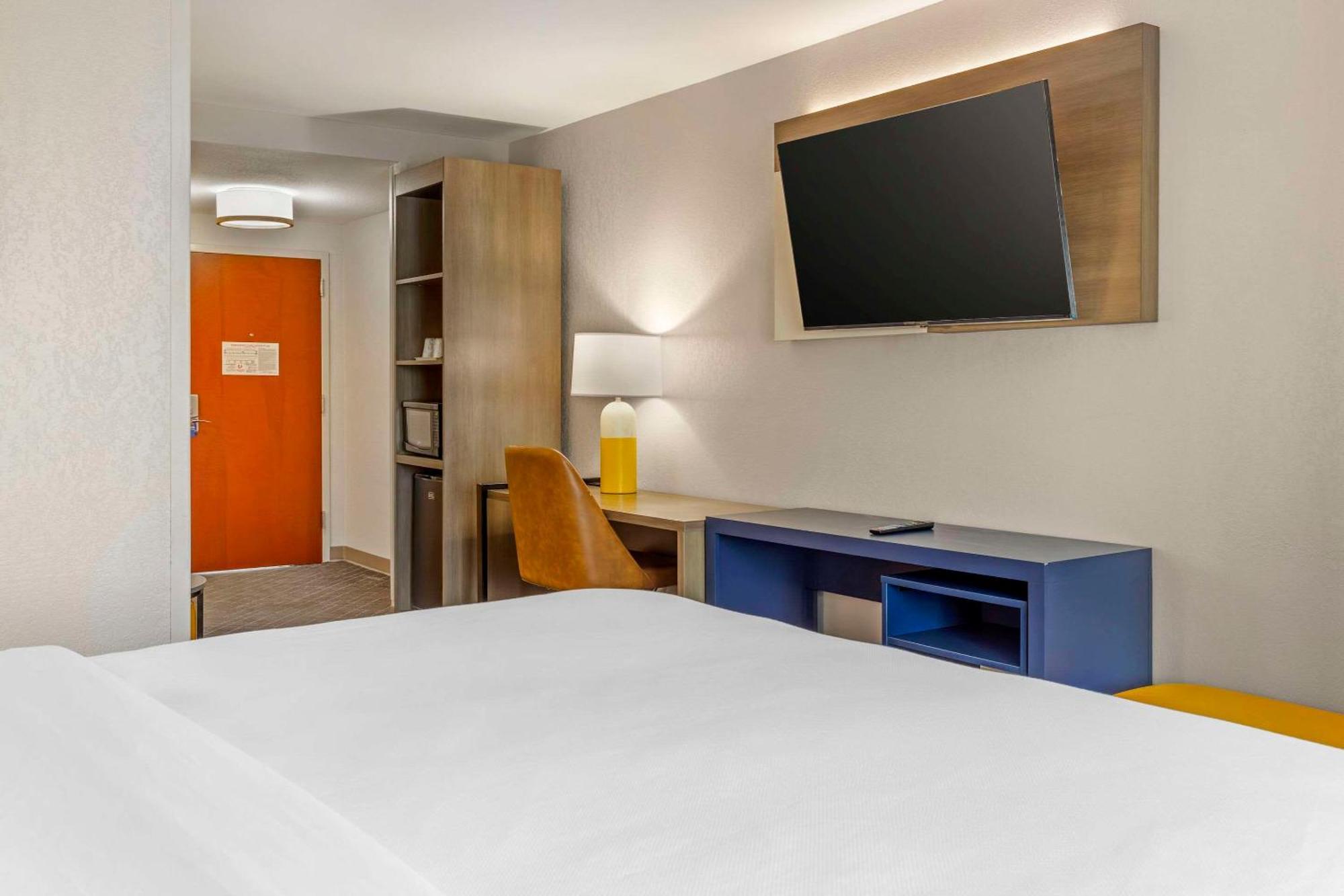 คอมฟอร์ต สวีท วิตเซตต์ - กรีนส์โบโร อีสต์ Hotel Whitsett ภายนอก รูปภาพ