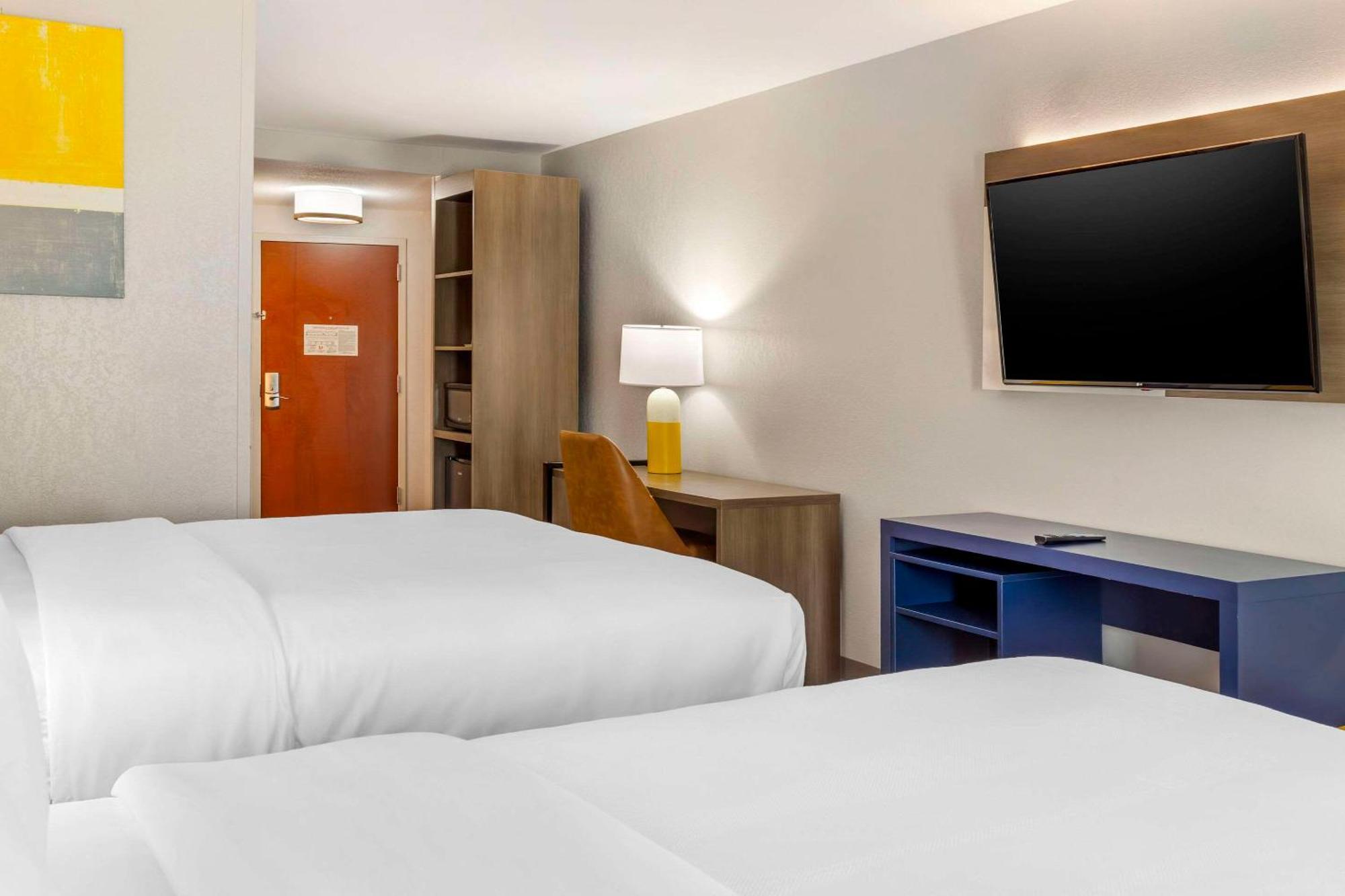 คอมฟอร์ต สวีท วิตเซตต์ - กรีนส์โบโร อีสต์ Hotel Whitsett ภายนอก รูปภาพ
