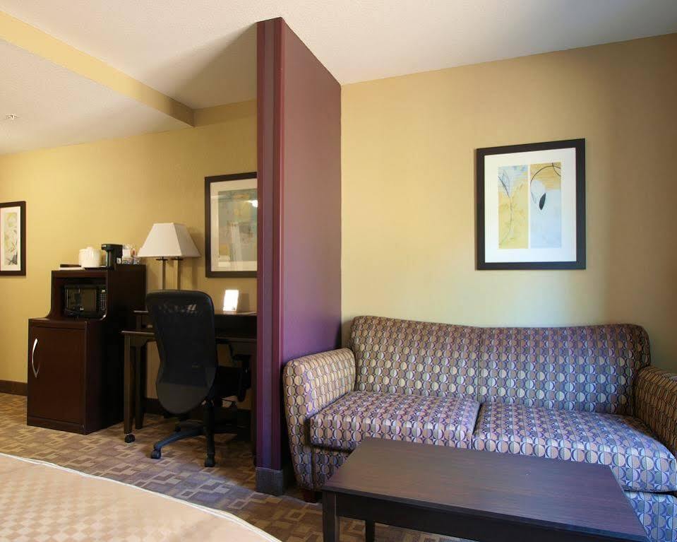 คอมฟอร์ต สวีท วิตเซตต์ - กรีนส์โบโร อีสต์ Hotel Whitsett ภายนอก รูปภาพ